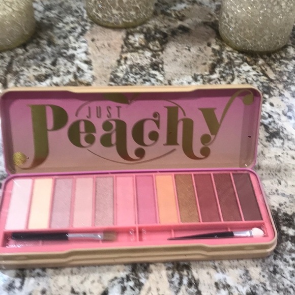 Just peachy woman,s eyeshadow - Picture 1 of 4